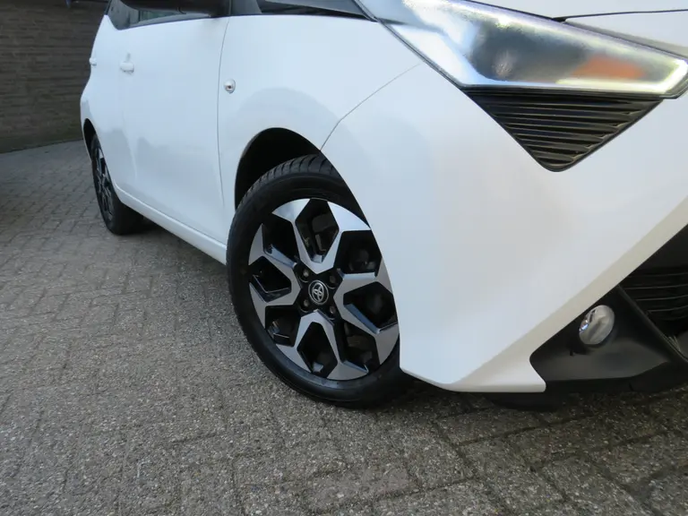 Toyota Aygo 1.0 VVT-i x-joy 1e Eigenaar, Dealer onderhouden, Achteruitrijcamera en LM-Velgen afbeelding 5