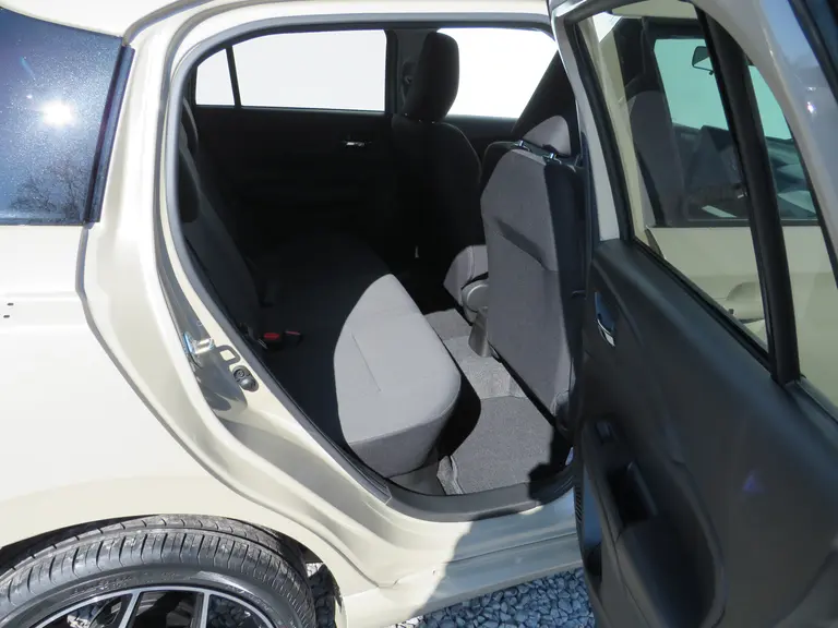 Suzuki Swift 1.2 Select Smart Hybrid, SPECIALE JUBILEUM EDITIE!! 17 inch velgen, Striping pakket en Shark Fin Antenne afbeelding 13