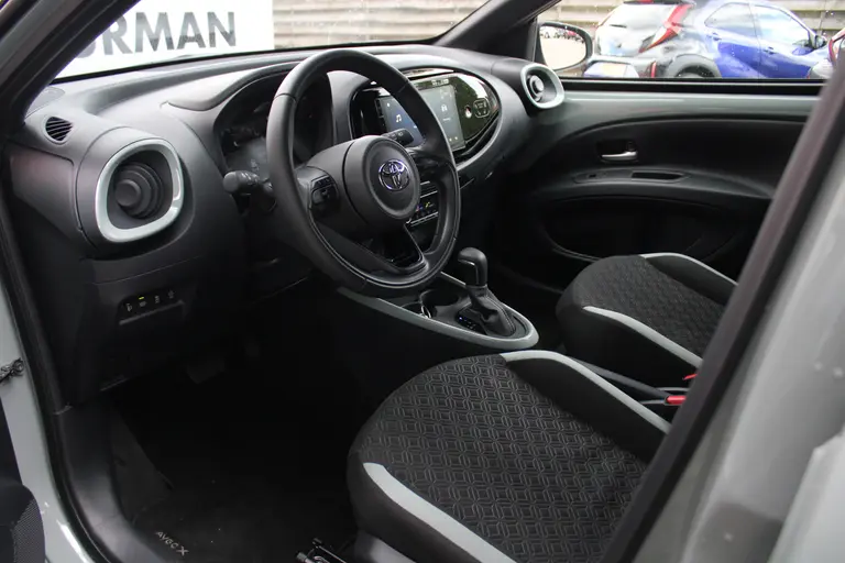 Toyota Aygo X 1.0 VVT-i S-CVT Pulse Automaat Achteruitrijcamera, Parkeersensoren Voor en Achter, Cruise Control Adaptief, Stoelverwarming afbeelding 16
