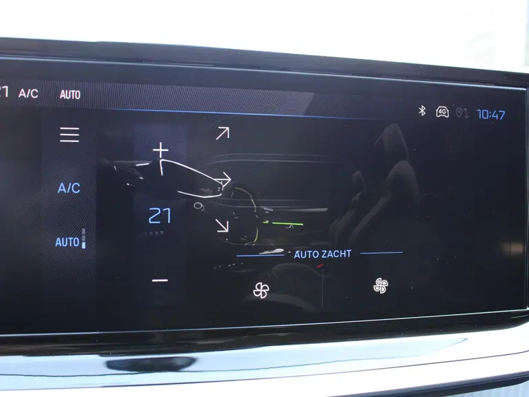 Peugeot 208 Allure 1.2 Hybrid 110PK e-DCS6 Automaat Navigatie, 360 camera, Lichtmetalen velgen, Parkeerhulp voor & achter, Cruise Control afbeelding 17