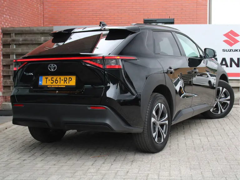 Toyota Bz4x Dynamic 71 kWh Automaat 3-fase Stuurverwarming, Elektrische bestuurdersstoel, Navigatie, Rondomzicht camera afbeelding 2