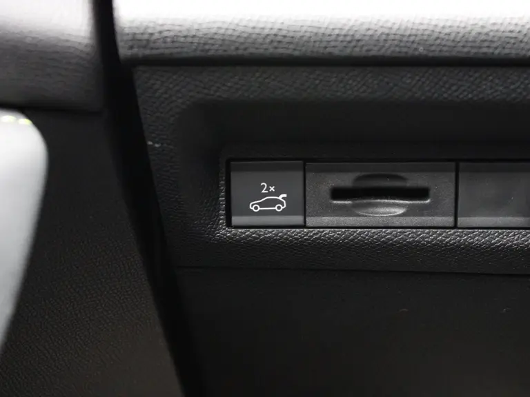 Peugeot 408 GT 1.2 PureTech 130PK EAT8 Automaat Navigatie, Rondomzichtcamera, Stoelverwarmig, Massage, Stuurverwarming, Panoramadak, Trekhaak afbeelding 25