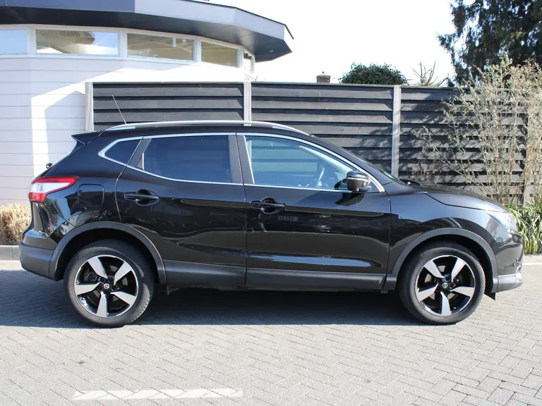 Nissan QASHQAI 1.2 115PK N-Connecta X-Tronic CVT Automaat Navigatie, Rondomzicht Camera, DAB, Panoramadak, Parkeersensoren Voor & Achter afbeelding 8