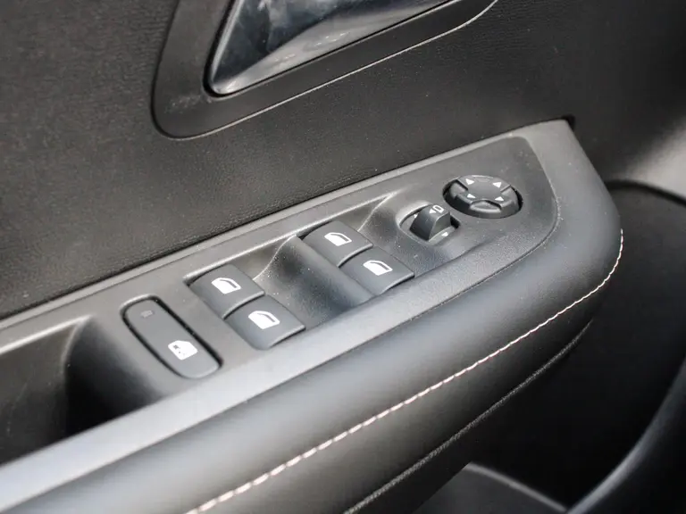 Peugeot 208 Allure 1.2 Hybrid 100PK e-DCS6 Automaat Navigatie, Achteruitrijcamera, Stoelverwarming, Adaptieve Cruise Control afbeelding 15