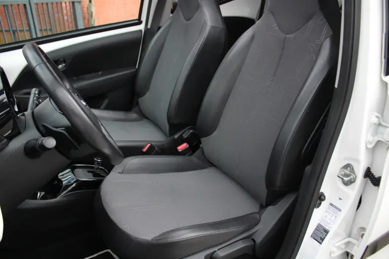 Toyota Aygo 1.0 VVT-i x-pose 70PK Automaat Vouwdak Elektrisch, Navigatie, Climate Control, Carplay/Android Auto afbeelding 6