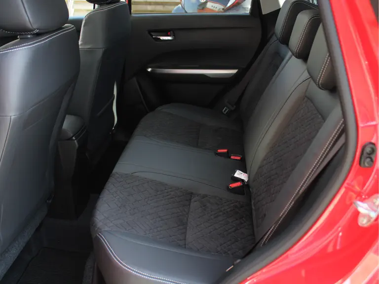 Suzuki Vitara 1.5 Hybrid Style 115PK Automaat Panoramadak, Navigatie, Parkeersensoren V en A, Stoelverwarming, Achteruitrijcamera afbeelding 21