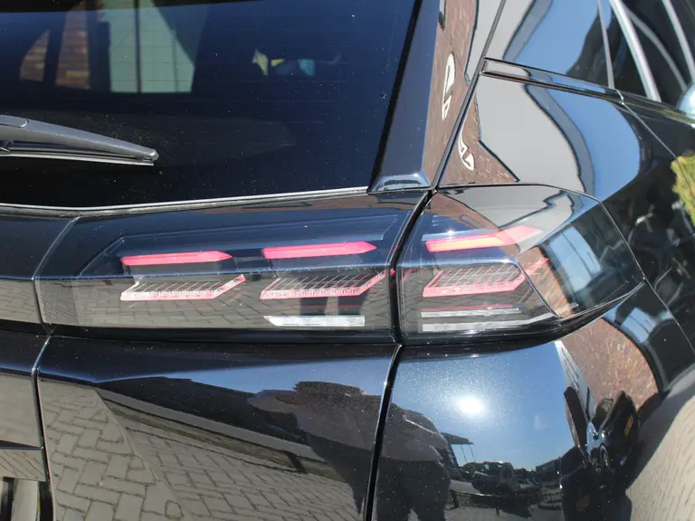 Peugeot 2008 1.2 Hybrid 145PK GT 360 camera, Lichtmetalen velgen, Parkeerhulp voor & achter, Cruise Control afbeelding 12