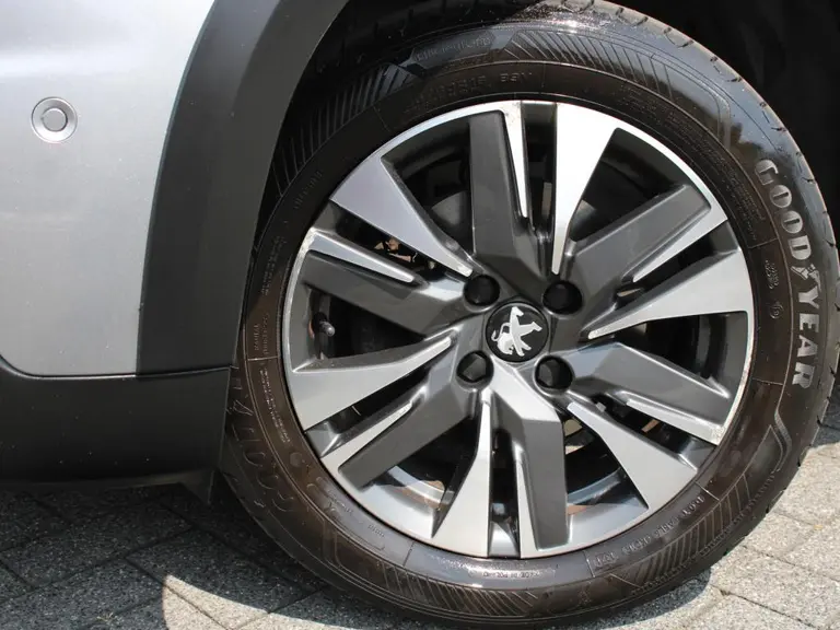 Peugeot 2008 1.2 PureTech Allure 110PK EAT6 Automaat afbeelding 2