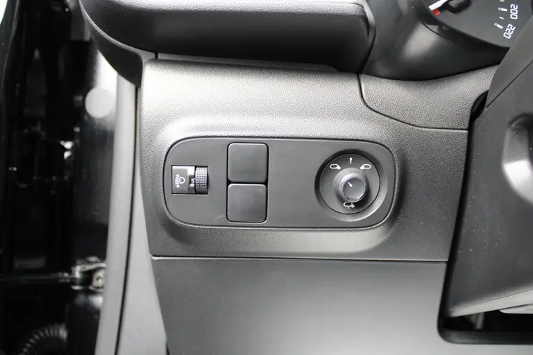 Citroën C3 1.2 PureTech Max 110pk, Automaat, Keyless Entry/Start, Airco, DAB, CruiseControl afbeelding 14