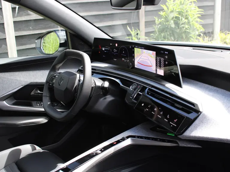 Peugeot 3008 Allure 1.2 Hybrid 145PK e-DCS6 Automaat Navigatie, Achteruitrijcamera, Keyless Entry & Start Stoelverwarming, Apple Carplay, Android Auto afbeelding 14