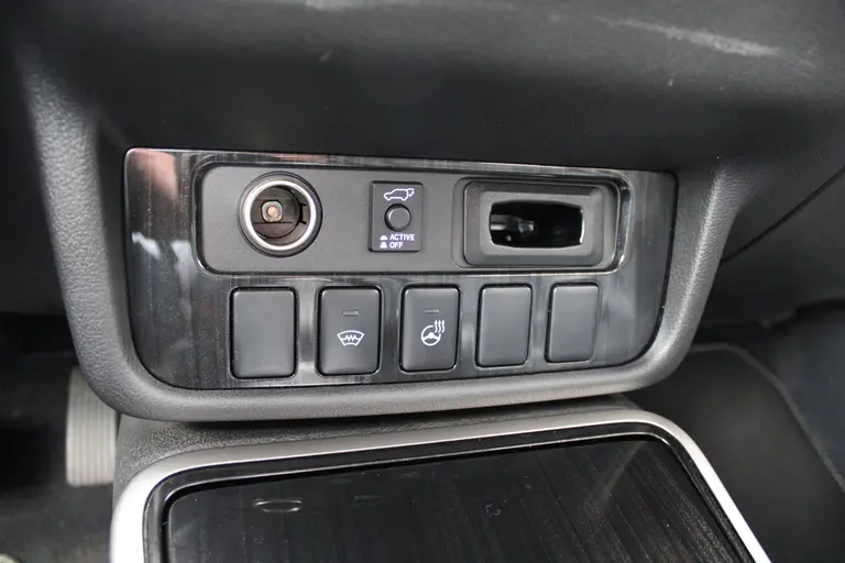 Mitsubishi Outlander 2.0 PHEV instyle+ Cruise/Climate control, Trekhaak, Sch.kanteldak,  Navigatie, Camera, Parkeersensoren Hybride batterij capaciteit: 34,2 Ah. Trekgewicht 1.500 kg. afbeelding 22