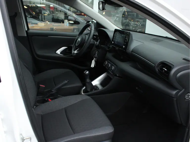 Toyota Yaris 1.0 VVT-i Active Cruise Control, Airco, Lichtmetalen Velgen, Bluetooth, Achteruitrijcamera afbeelding 32