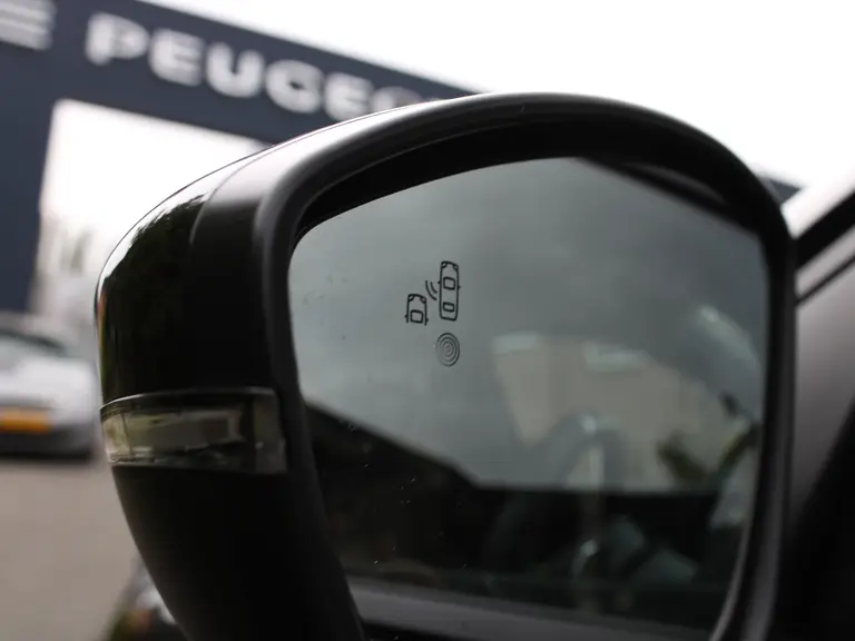 Peugeot 208 GT 1.2 PureTech 100PK EAT8 Automaat Navigatie, Trekhaak Afneembaar, Achteruitrijcamera, Stoelverwarming, Cruise Control, Climate Control afbeelding 7