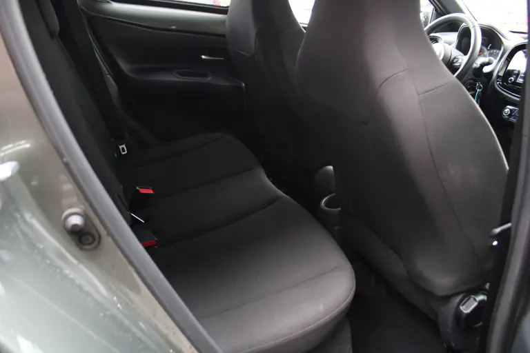 Toyota Aygo X 1.0 VVT-i MT Pulse Achteruitrijcamera, Cruise Control Adaptief, Airco Automatisch, DAB Radio afbeelding 19