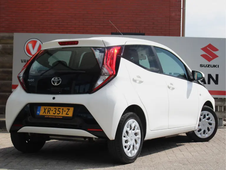 Toyota Aygo 1.0 VVT-i x-play Navigatie, Achteruitrijcamera, Carplay/Android Auto, Bluetooth, Airco afbeelding 13