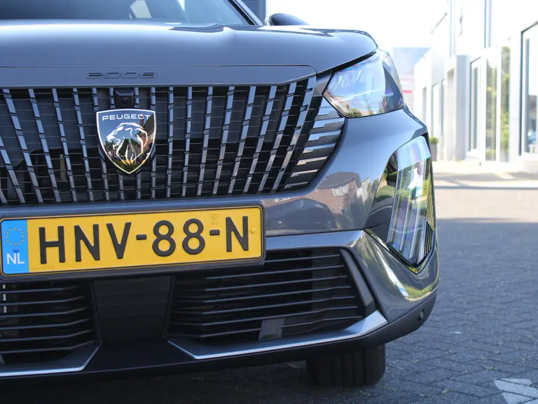 Peugeot 2008 GT 1.2 Hybrid 145PK Automaat Navigatie, Camera 360, Adaptieve cruise control, Lichtmetalen velgen afbeelding 6