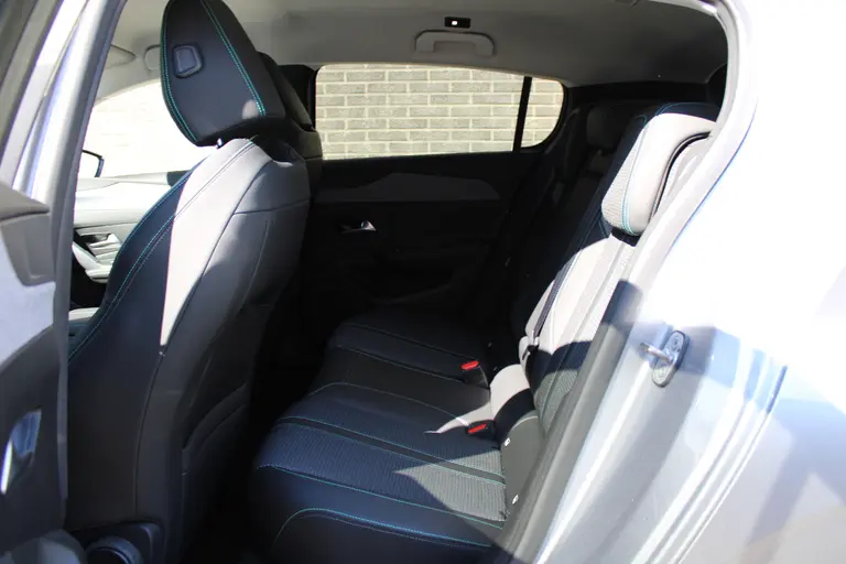 Peugeot 308 1.2 PureTech Allure Pack Business 131pk, Automaat, Keyless Entry/Start, Navigatie, Applecarpl./Andr. Auto, Dodehoek detectie, 1e Eigenaar afbeelding 10