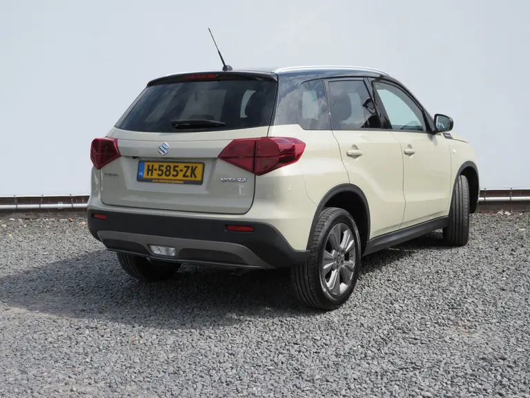Suzuki Vitara 1.0 Boosterjet Select 1e Eig, Dealer Onderhouden, Cruise control En Android/Apple Carplay afbeelding 3