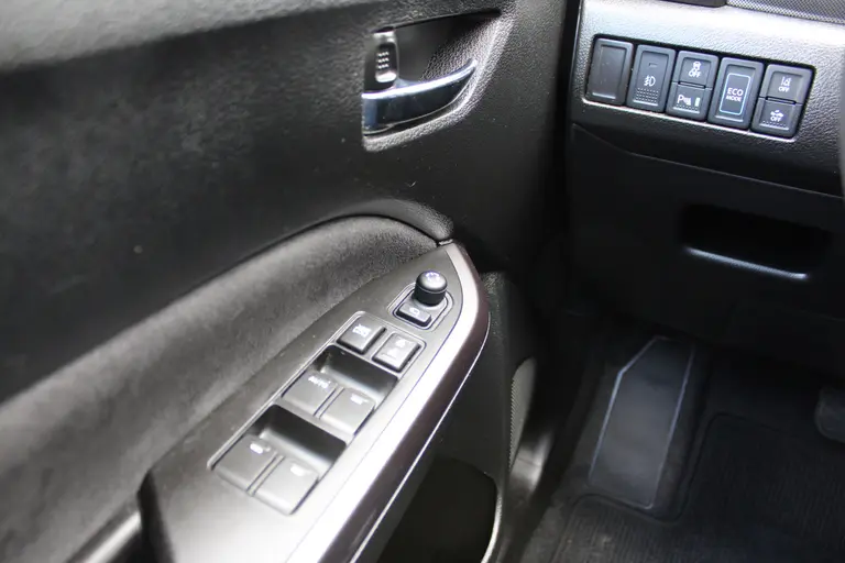 Suzuki Vitara 1.5 Hybrid Style, Automaat, 1e Eig. met All-Seasonbanden, Panoramadak, Navigatie, Parkeersensoren en Dealer onderhouden! afbeelding 27
