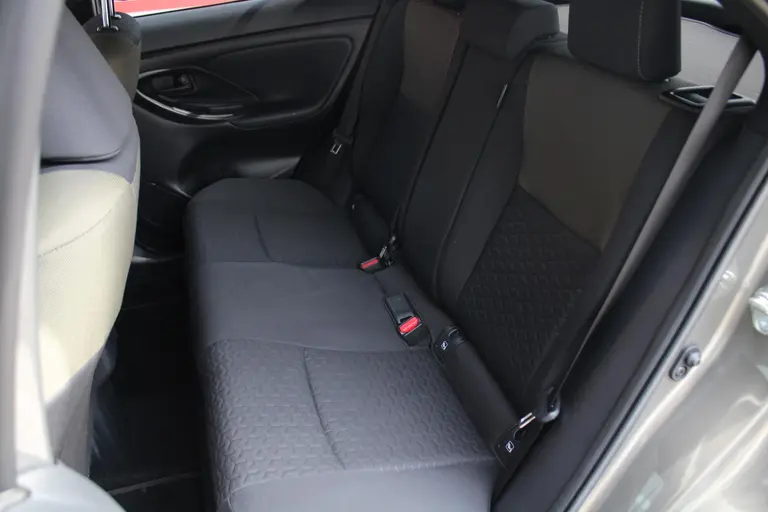 Toyota Yaris Cross 1.5 Hybrid Explore Achteruitrijcamera, Cruise Control Adaptief, Navigatie, Stoelverwarming afbeelding 6