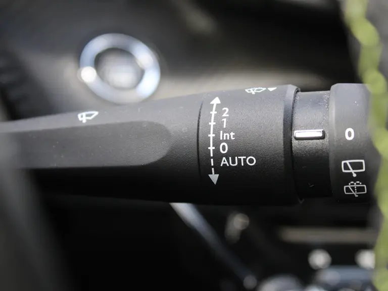 Peugeot 208 1.2 PureTech 100PK GT Navigatie, Parkeerhulp voor & achter, Zwart dak, Camera Achter afbeelding 33