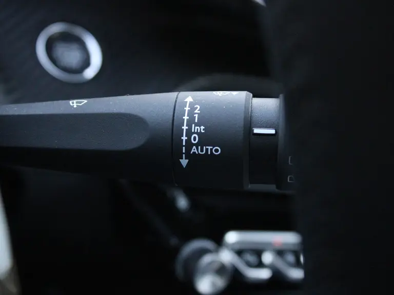 Peugeot e-208 EV Style 50 kWh Navigatie, Keyless, Stoelverwarming, Parkeersensoren Voor & Achter, Apple Carplay, Android Auto afbeelding 21