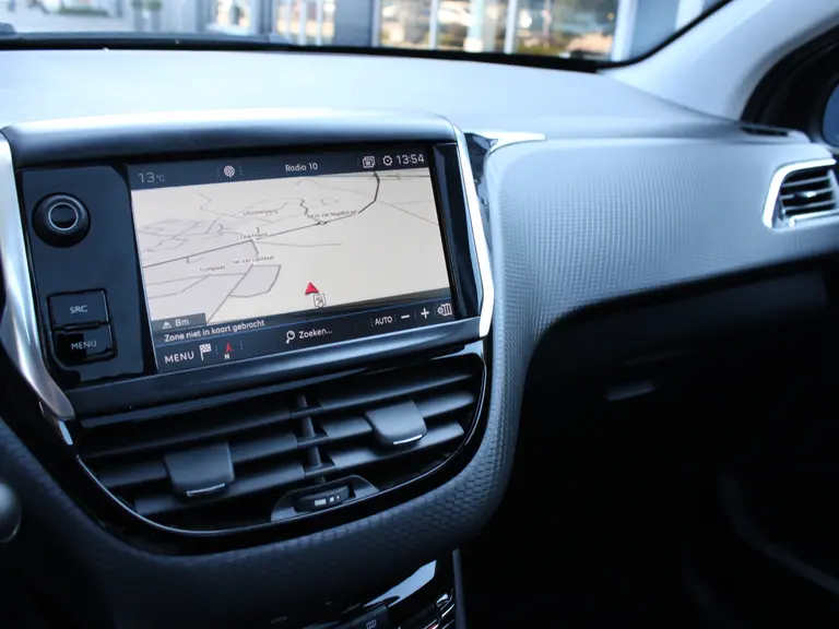 Peugeot 208 1.2 PureTech Tech 110PK Edition 5-drs Parkeerhulp voor en achter met camera, Navigatie, Apple Carplay/AndroidAuto, Panoramadak afbeelding 19