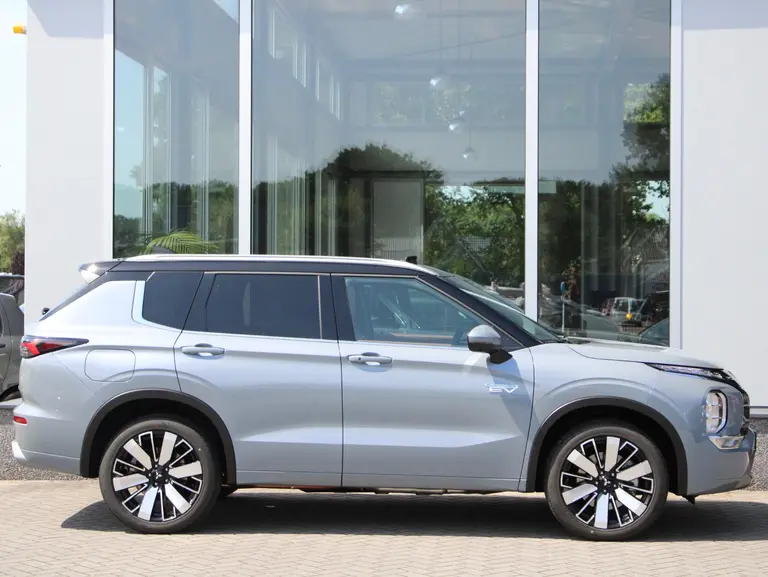 Mitsubishi Outlander 2.4 PHEV Instyle+ Lederen Interieur, Elektrisch Glazen Panoramadak, Stoelventilatie, Yamaha Audio afbeelding 18