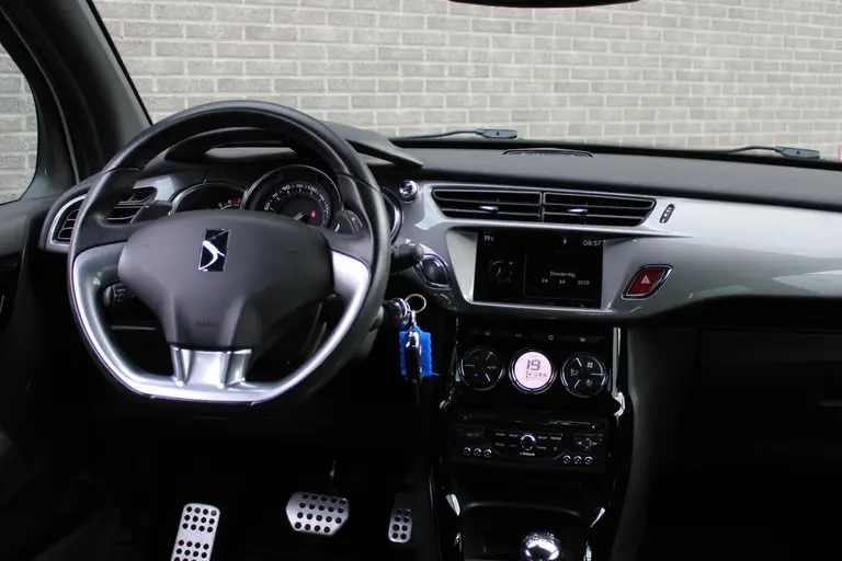 Citroën DS3 1.2 VTi So Chic afbeelding 14