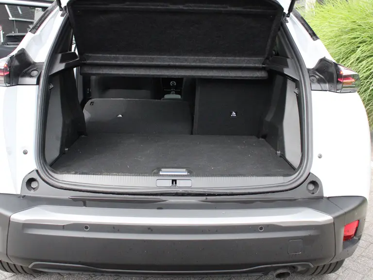 Peugeot 2008 Allure 1.2 PureTech 100PK Navigatie, Camera Achter, parkeerhulp voor en achter, Apple Carplay/Android auto draadloos afbeelding 10