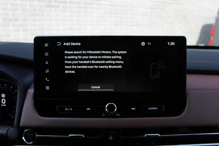 Mitsubishi Outlander 2.4 PHEV Instyle+ Lederen interieur, Elek.glazen panoramadak, Massage stoelen, 20" LM velgen, Trekgewicht 1.600 KG. afbeelding 29