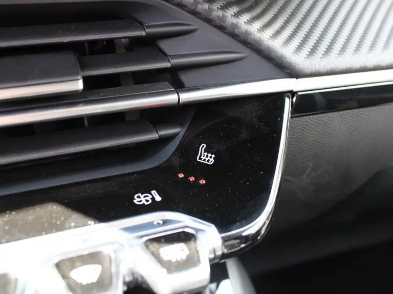 Peugeot 208 1.2 PureTech 100PK Allure Navigatie, Stoelverwarming, Camera achter, Parkeerhulp voor & Achter, Lichtmetalen velgen afbeelding 30