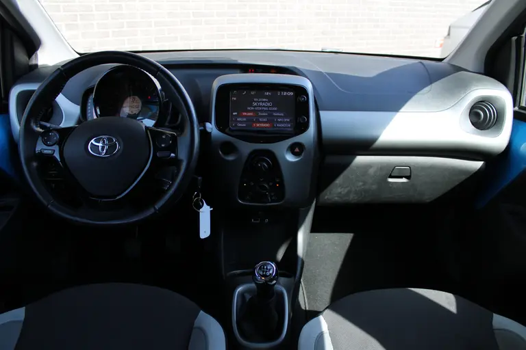 Toyota Aygo 1.0 VVT-i x-nav Achteruitrijcamera, Navigatie, Airco, Bluetooth afbeelding 8