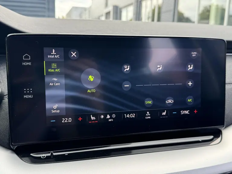 Skoda Octavia Combi Sport Business 1.5 e-TSI 150PK DSG7 Automaat Navigatie, Keyless, Achteruitrijcamera, Elektrische Kofferbak, Apple Carplay, Android Auto afbeelding 32