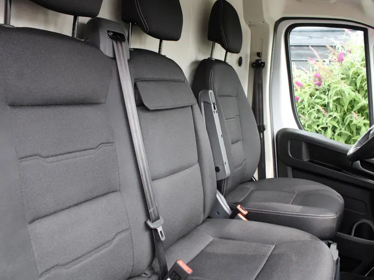Citroën Jumper 2.2 BlueHDi 120PK S&S L2H1 3.0t Trekhaak, Navigatie, Achteruitrijcamera, Cruise Control, Airco, Dodehoek Detectie afbeelding 15