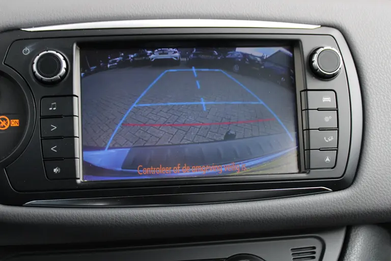 Toyota Yaris 1.3 100PK VVT-i Aspiration Cruise Control, Achteruitrijcamera, Bluetooth, Elektrische Ramen afbeelding 7