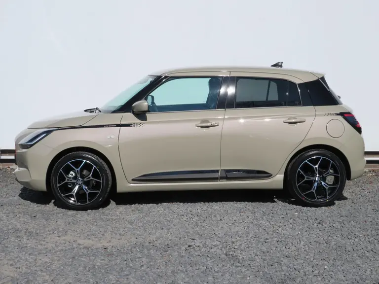 Suzuki Swift 1.2 Select Smart Hybrid, SPECIALE JUBILEUM 17 inch velgen, Striping pakket en Shark Fin Antenne afbeelding 2