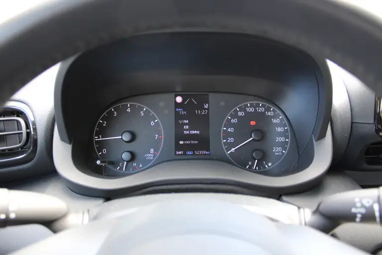 Toyota Yaris 1.0 VVT-i Active, Achteruitrijcamera, Carplay, Cruise control en Airco afbeelding 13