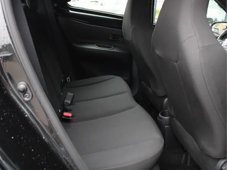 Toyota Aygo X 1.0 VVT-i MT Play Adaptieve Cruise Control, Carplay/Android Auto, Achteruitrijcamera, Bluetooth, Airco afbeelding 34