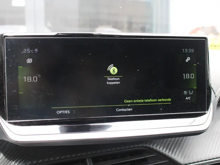 Peugeot 2008 1.2 PureTech GT 130PK Achteruitrijcamera, Navigatie en Dodehoekbewaking afbeelding 15