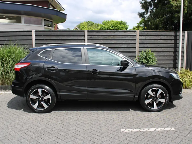 Nissan QASHQAI N-Connecta 1.2 115PK X-Tronic CVT Automaat Navigatie, Rondomzicht Camera, DAB, Panoramadak, Parkeersensoren Voor & Achter afbeelding 8