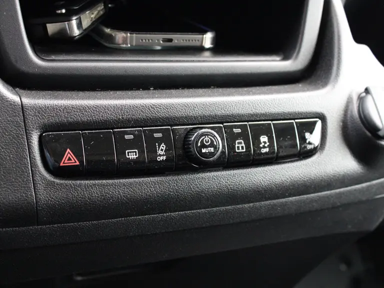 Citroën Jumper 2.2 BlueHDi 140PK L2H2 3.5t EAT8 Automaat Navigatie, Achteruitrijcamera, Trekhaak, Climate Control, Apple Carplay, Android Auto afbeelding 30