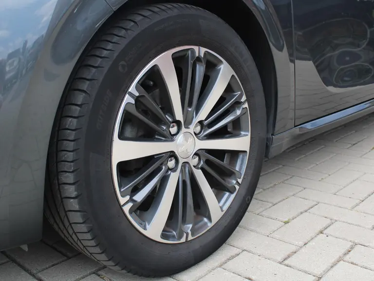 Peugeot 208 1.2 PureTech Allure Navigatie, Climate control, Lichtmetalen Velgen afbeelding 4