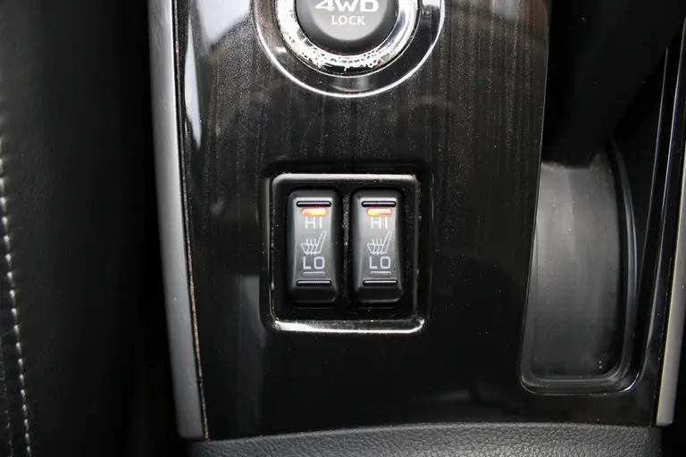 Mitsubishi Outlander 2.0 PHEV instyle+ Cruise/Climate control, Trekhaak, Sch.kanteldak,  Navigatie, Camera, Parkeersensoren Hybride batterij capaciteit: 34,2 Ah. Trekgewicht 1.500 kg. afbeelding 24