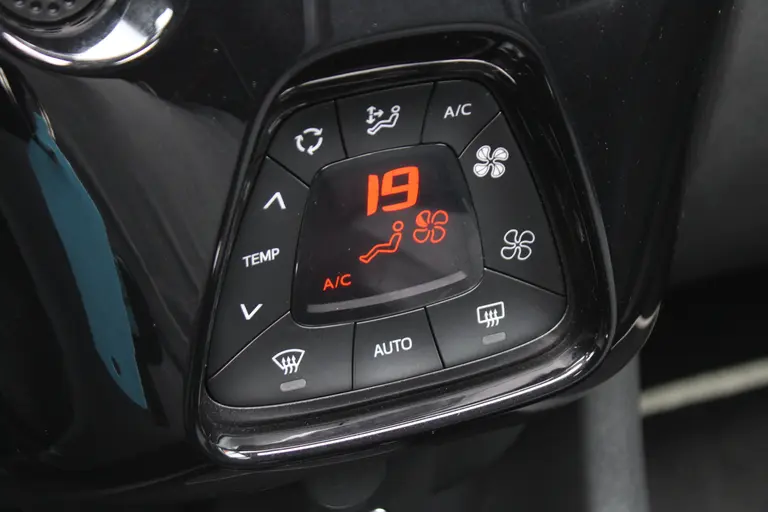 Toyota Aygo 1.0 VVT-i x-pose 70PK Automaat Vouwdak Elektrisch, Navigatie, Climate Control, Carplay/Android Auto afbeelding 24