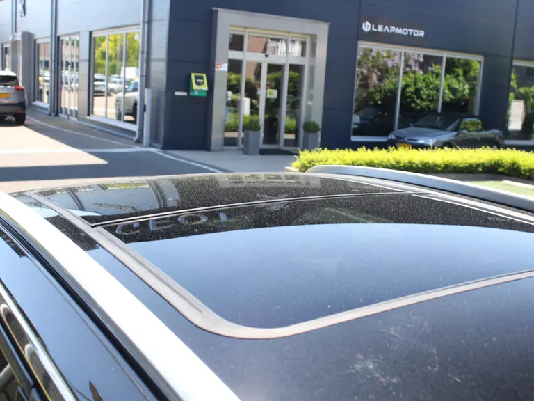 Peugeot 3008 GT 1.6 HYbrid4 300PK EAT8 Automaat Panoramadak, Navigatie, Achteruitrijcamera, Keyless Entry & Start, Parkeersensoren afbeelding 14