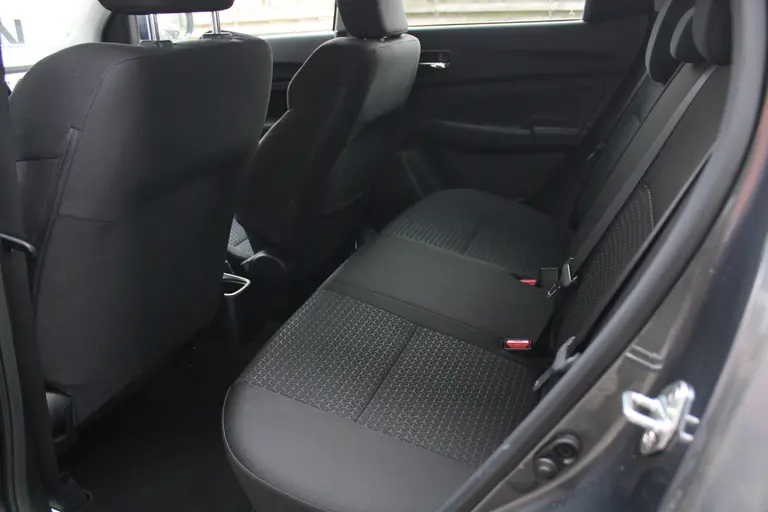 Suzuki Swift 1.2 Stijl 90PK Smart Hybrid Adaptieve Cruise Control, Stoelverwarming, Airco Automatisch, Achteruitrijcamera, Navigatie afbeelding 18