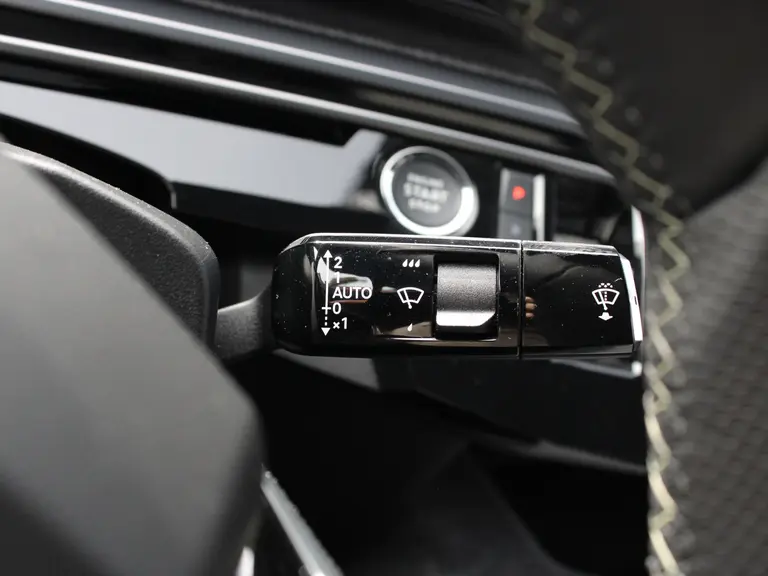Peugeot 3008 GT 1.2 Hybrid 136PK e-DCS6 Automaat Navigatie, Rondomzichtcamera, Stoel & Stuurverwarming, Elektrische Achterklep, Alcantara afbeelding 24