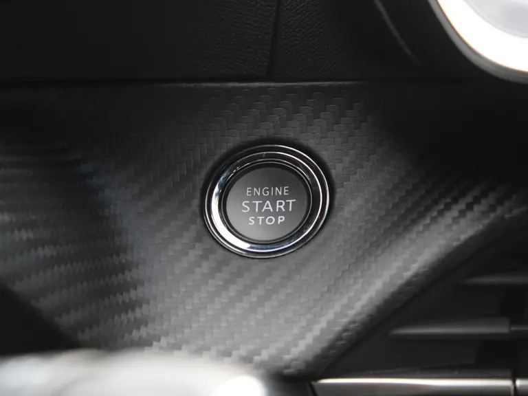 Peugeot e-2008 GT 50 kWh 136PK inclusief batterijtest Navigatie, Lichtmetalen velgen 18 inch, Keyless Entry, Dodehoek detectie afbeelding 25