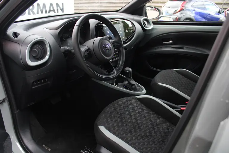 Toyota Aygo X 1.0 VVT-i S-CVT Pulse Automaat Achteruitrijcamera, Parkeersensoren Voor en Achter, Cruise Control Adaptief, Stoelverwarming afbeelding 16